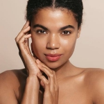 GLITTERAIN – kuldse sädelusega kehasprei (Monoi & Milk lõhn) - 150 ml - 4