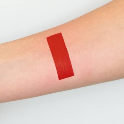 Kauapüsiv matt vedel huulepulk – RED VELVET